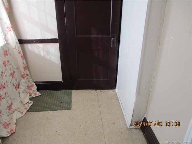 1219 Lindley St, Unit 3rd in Bridgeport, CT - Building Photo - Building Photo