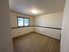 1319 32nd Ave SW in Minot, ND - Building Photo - Building Photo