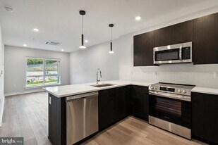 3449 Scotts Ln, Unit A403 in Philadelphia, PA - Building Photo