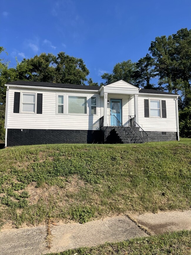 property at 706 Crestlyn Dr