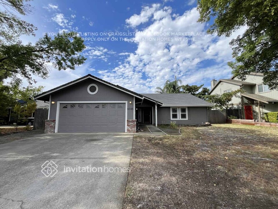 6085 Kingwood Cir in Rocklin, CA - Foto de edificio