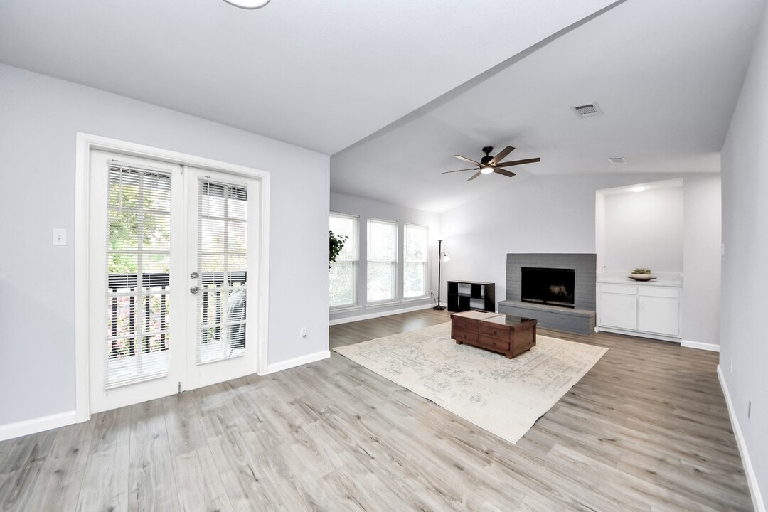 9009 Richmond Ave. in Houston, TX - Building Photo