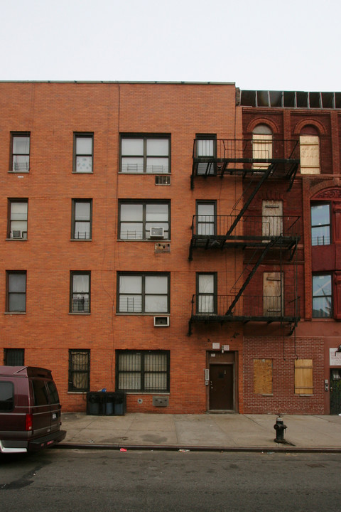 611 Gates Ave in Brooklyn, NY - Foto de edificio