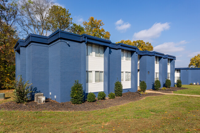 Newly Renovated Oak View Apartments in Columbia, TN - Building Photo - Building Photo