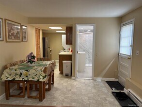 293 Concord Ave in Lindenhurst, NY - Building Photo - Building Photo