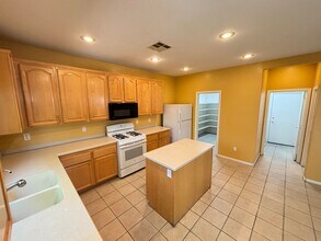 108 Country Greens Ave in Las Vegas, NV - Building Photo - Building Photo