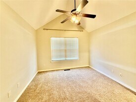 305 Meadows Ct in Pea Ridge, AR - Building Photo