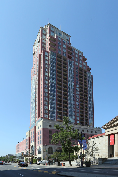 Symphony House Condominiums in Philadelphia, PA - Building Photo