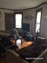 785 Washington St in Brookline, MA - Building Photo