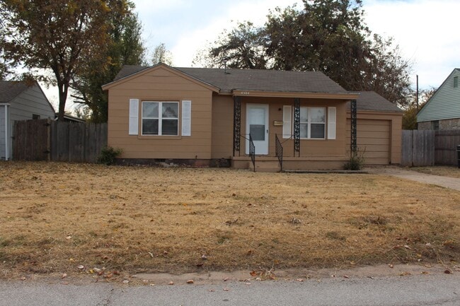 property at 4524 SE 20th St