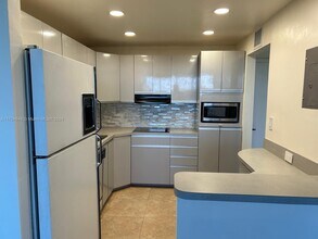 1400 St Charles Pl-Unit -722 in Pembroke Pines, FL - Building Photo - Building Photo