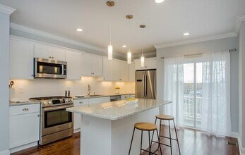 777 N Main St in West Hartford, CT - Foto de edificio - Building Photo