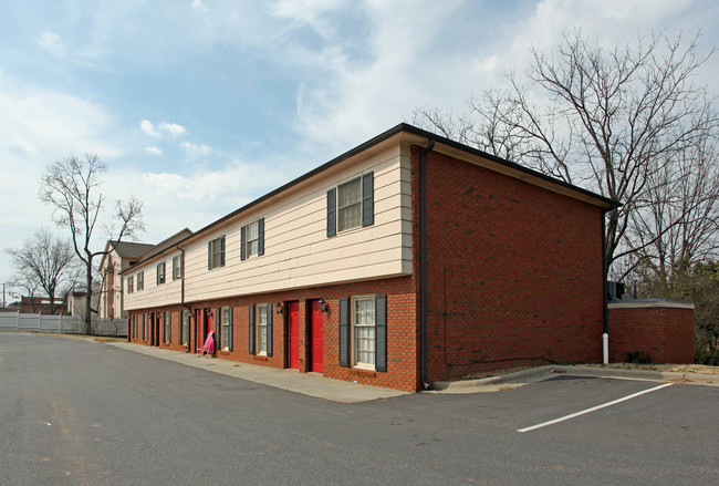 255 16th Ave NE in Hickory, NC - Foto de edificio - Building Photo