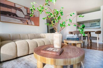 350 W 43rd St, Unit SI ID1471716P in New York, NY - Foto de edificio - Building Photo