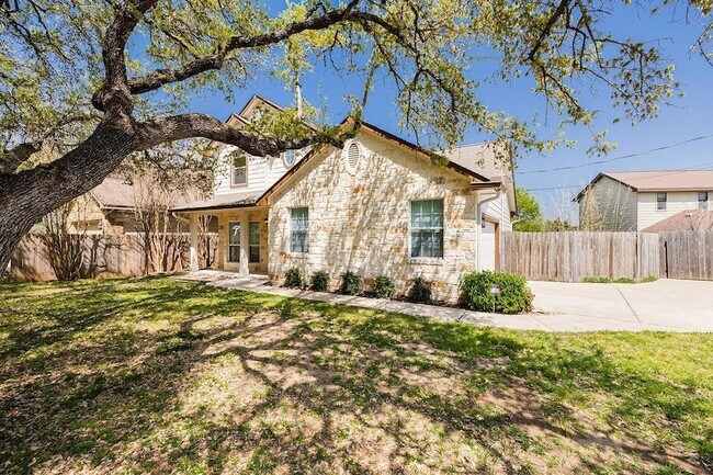 2400 Eagle Point, Unit 0506 in Lakeway, TX - Building Photo - Building Photo