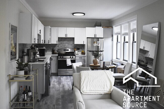 839 W Cornelia Ave in Chicago, IL - Building Photo - Building Photo