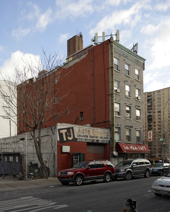 212 Delancey St in New York, NY - Building Photo