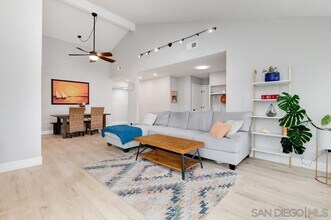 1955 Village Wood Rd in Encinitas, CA - Building Photo - Building Photo