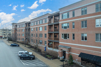 Acadia on the Green in Downers Grove, IL - Building Photo - Primary Photo