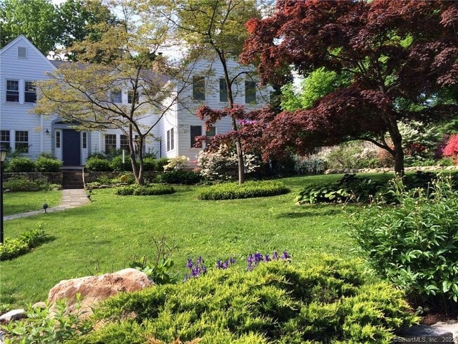 71 Elm Pl in New Canaan, CT - Building Photo - Building Photo