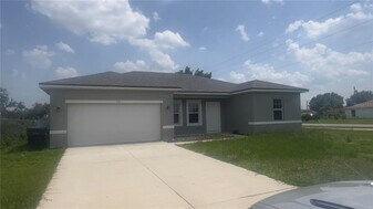 237 Cimarron Dr in Poinciana, FL - Building Photo