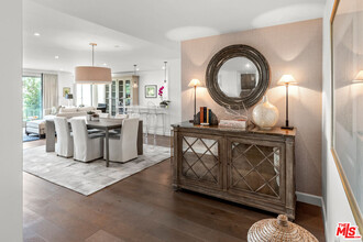 875 Comstock Ave in Los Angeles, CA - Building Photo - Building Photo