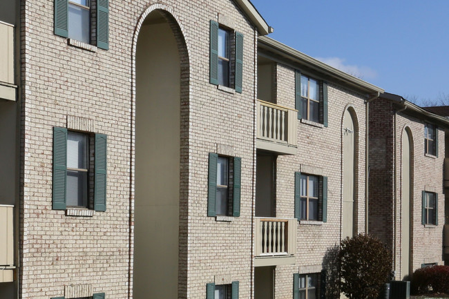 Four Worlds Apartments in Cincinnati, OH - Building Photo - Building Photo