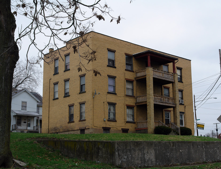 537 E washington St in New Castle, PA - Building Photo