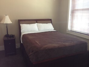 2206 Avenue G, Unit 2 in Bay City, TX - Foto de edificio - Building Photo