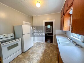413 N Iowa St in Mitchell, SD - Building Photo - Building Photo