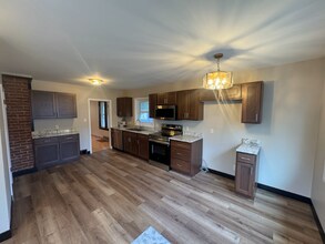 1316 Lyndale Ave in Eau Claire, WI - Building Photo - Building Photo