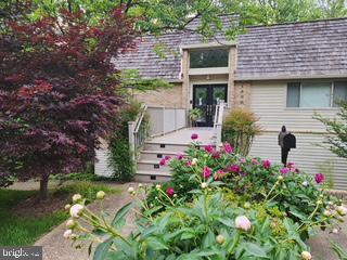 1406 Colleen Ln in McLean, VA - Building Photo