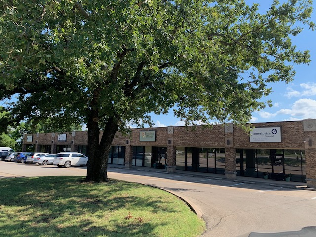 620 Fall Creek Hwy in Granbury, TX - Building Photo