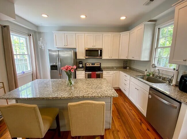 17 Nassau St, Unit A