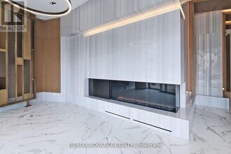 15 Queens Quay E in Toronto, ON - Building Photo - Building Photo