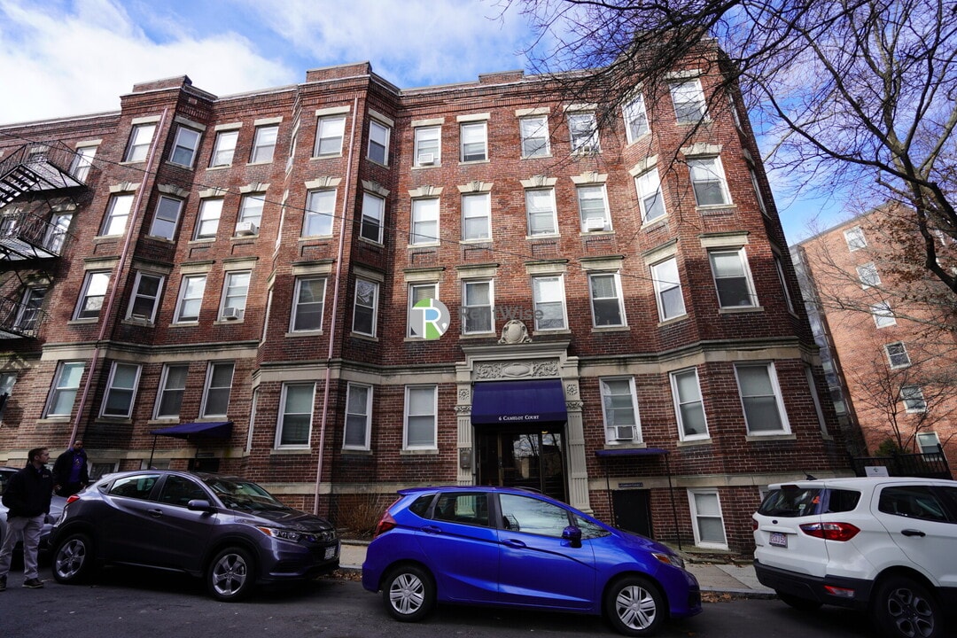 6 Camelot Ct in Boston, MA - Building Photo