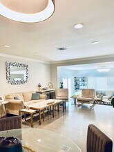 7236 Oakdale Ave in Winnetka, CA - Building Photo - Building Photo