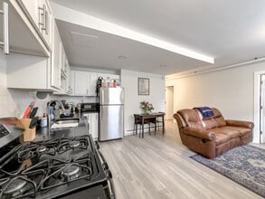 715 W Roscoe St, Unit J09P in Chicago, IL - Building Photo - Building Photo