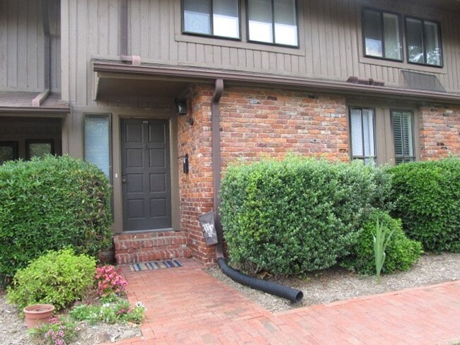 1005 Oak Tree Dr in Chapel Hill, NC - Building Photo - Building Photo