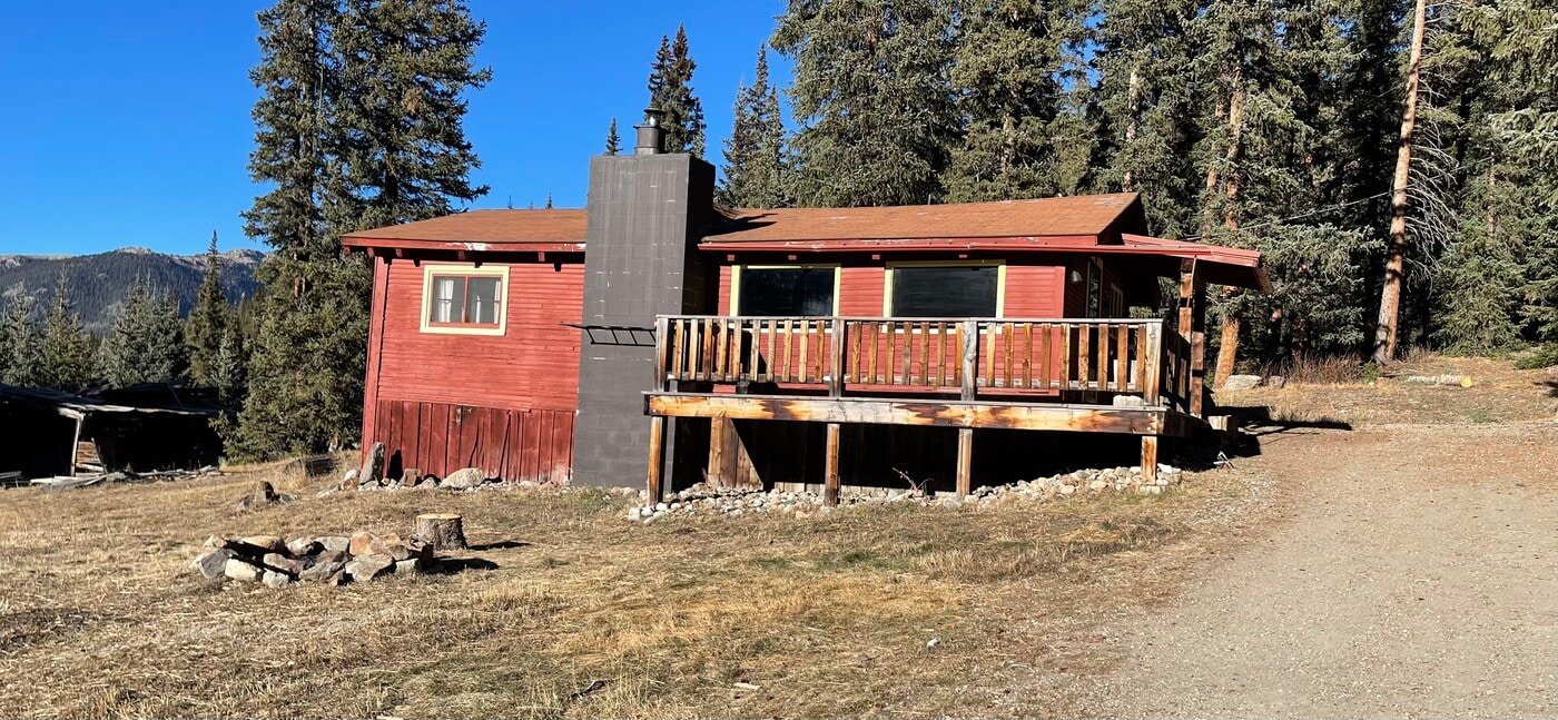 6185 Montezuma Rd in Dillon, CO - Building Photo