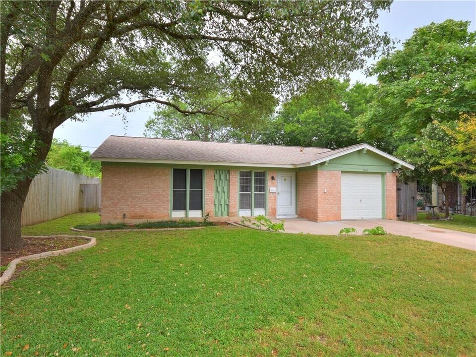 8406 Whittman Cove in Austin, TX - Building Photo