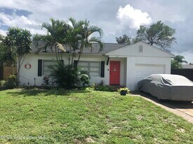 325 Bellaire Dr in Cocoa, FL - Building Photo
