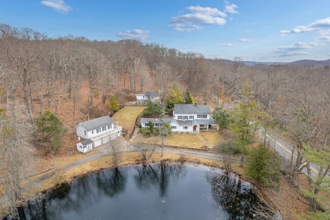 82 Shingle House Rd in Millwood, NY - Building Photo - Building Photo