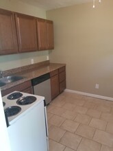 327 S Rutan St in Wichita, KS - Building Photo - Building Photo