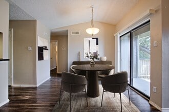 Summer Grove in Austin, TX - Foto de edificio - Building Photo