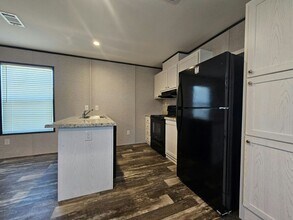 1046 Myakka Dr in North Fort Myers, FL - Building Photo - Building Photo