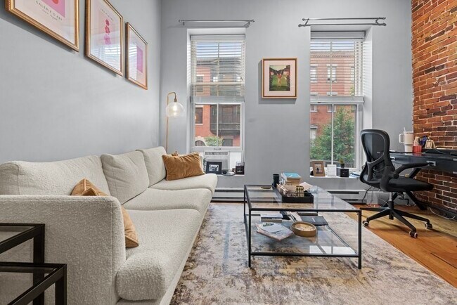 19 Milford St, Unit 2 in Boston, MA - Foto de edificio - Building Photo