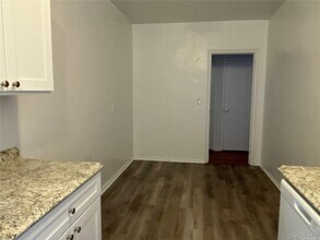 12 Welwyn Rd in Great Neck, NY - Building Photo - Building Photo