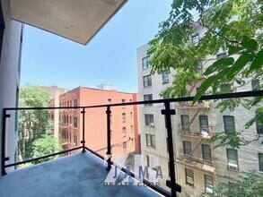 25 E 19th St in Brooklyn, NY - Foto de edificio - Building Photo