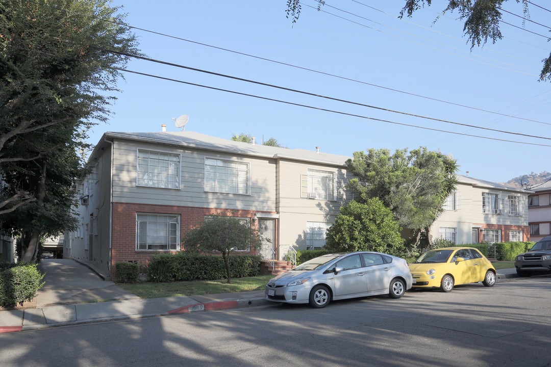 1009 N Sweetzer Ave in West Hollywood, CA - Building Photo